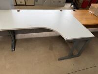 APPROX. 1600mm RIGHT HAND CORNER DESK - 4