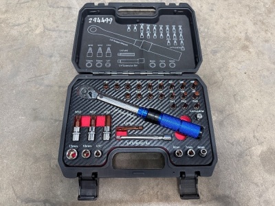 UNUSED TORQUE WRENCH KIT