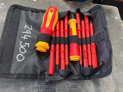 UNUSED SCREWDRIVERS SET