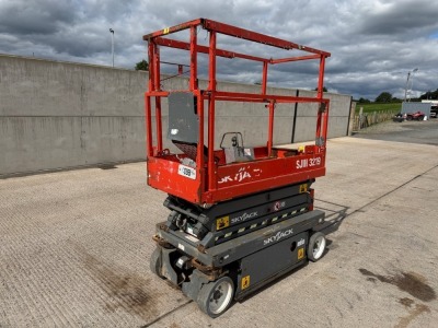 SKYJACK SJIII 3219 19FT BATTERY OPERATED SCISSOR LIFT