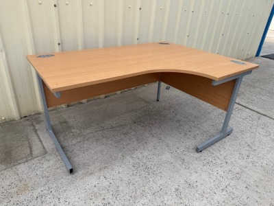 APPROX. 1600mm RIGHT HAND CORNER DESK