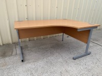 APPROX. 1600mm RIGHT HAND CORNER DESK - 3
