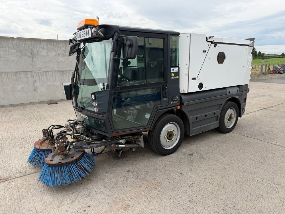 SCHMIDT COMPACT 200 5 TON ROAD LEGAL SWEEPER