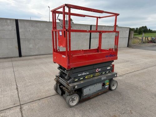 SKYJACK SJ3219 BATTERY OPERATED SCISSOR LIFT