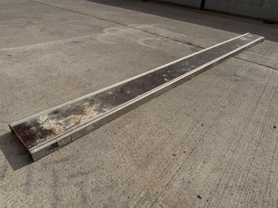 APPROX. 6m ALUMINIUM STAGING BOARD