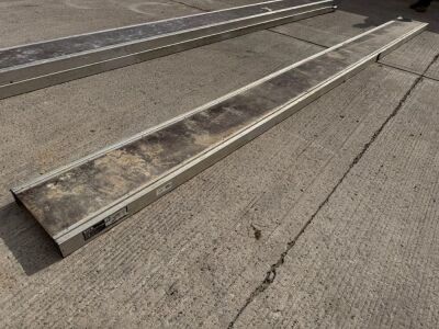 APPROX. 6m ALUMINIUM STAGING BOARD