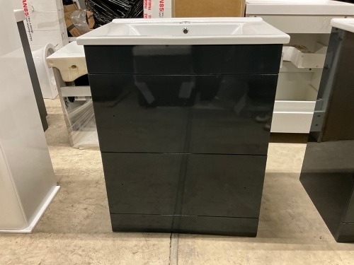 APPROX. 620 FLOOR STANDING VANITY UNIT & BASIN