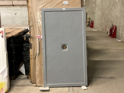APPROX. 1100 & 900 WETROOM SCREENS AND 16x 9 GREY TRAY