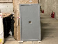 APPROX. 1100 & 900 WETROOM SCREENS AND 16x 9 GREY TRAY
