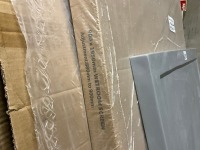 APPROX. 1100 & 900 WETROOM SCREENS AND 16x 9 GREY TRAY - 6