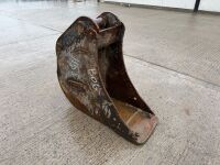 APPROX. 1ft WHITES TOOTHLESS DIGGING BUCKET TO SUIT 6-8 TON MACHINE