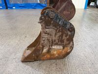 APPROX. 1ft WHITES TOOTHLESS DIGGING BUCKET TO SUIT 6-8 TON MACHINE - 4