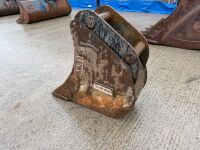 APPROX. 1ft WHITES TOOTHLESS DIGGING BUCKET TO SUIT 6-8 TON MACHINE - 5
