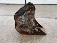 APPROX. 1ft WHITES TOOTHLESS DIGGING BUCKET TO SUIT 6-8 TON MACHINE - 8