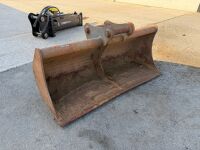 APPROX. 6ft SHUGH BUCKET TO SUIT 13 TON MACHINE
