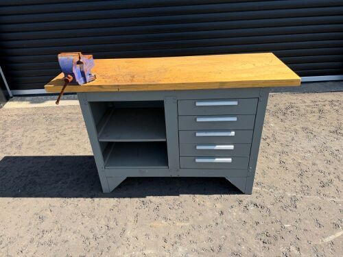 APPROX. 4ft x 2ft WORK BENCH C/W VICE & DRAWERS