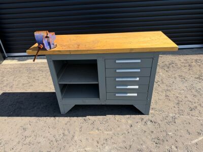 APPROX. 4ft x 2ft WORK BENCH C/W VICE & DRAWERS