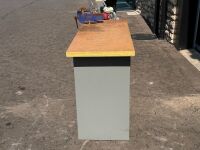 APPROX. 4ft x 2ft WORK BENCH C/W VICE & DRAWERS - 4