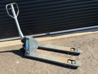 2500KGS PALLET TRUCK - 2