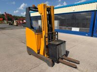 JUNGHEINRICH ETV110 BATTERY OPERATED FORKLIFT - 7