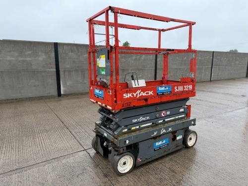 SKYJACK SJIII-3219 19FT BATTERY OPERATED SCISSOR LIFT