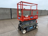 SKYJACK SJIII-3219 19FT BATTERY OPERATED SCISSOR LIFT