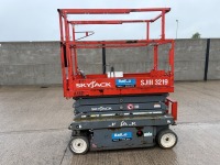 SKYJACK SJIII-3219 19FT BATTERY OPERATED SCISSOR LIFT - 2