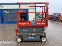 SKYJACK SJIII-3219 19FT BATTERY OPERATED SCISSOR LIFT - 6