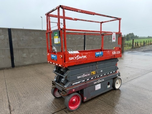 SKYJACK SJIII-3226 26FT BATTERY OPERATED SCISSOR LIFT