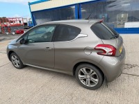 PEUGEOT 208 ALLURE 1.4 HDI 3DR HATCHBACK - 9