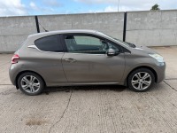 PEUGEOT 208 ALLURE 1.4 HDI 3DR HATCHBACK - 26