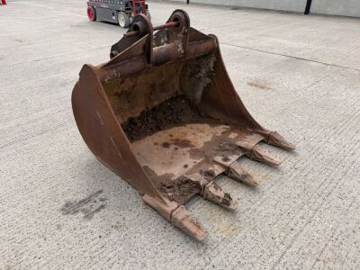 APPROX. 4ft TOOTHED DIGGING BUCKET TO SUIT 13 TON MACHINE