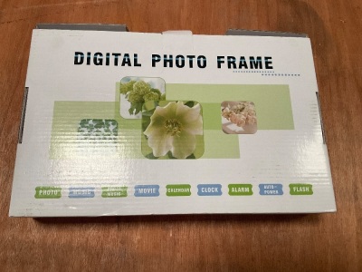 UNUSED DIGITAL PHOTO FRAME