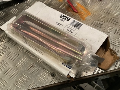 2No. UNUSED SEALEY CYLINDER HEAD STANDS