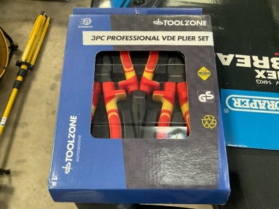 UNUSED TOOLZONE 3 PIECE VDE PLIER SET
