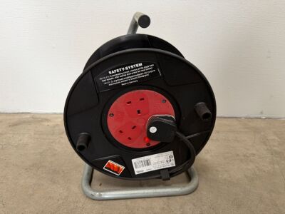APPROX. 25m UNUSED 240v EXTENSION LEAD