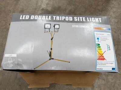 UNUSED LED DOUBLE TRIPOD SITE LIGHT