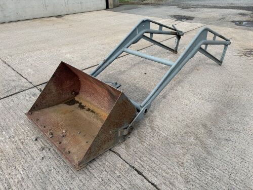 FRONT LOADER & APPROX. 3ft BUCKET TO SUIT MASSEY FERGUSON 35 TRACTOR