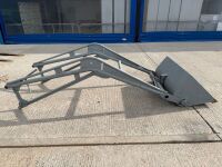FRONT LOADER & APPROX. 3ft BUCKET TO SUIT MASSEY FERGUSON 35 TRACTOR - 6