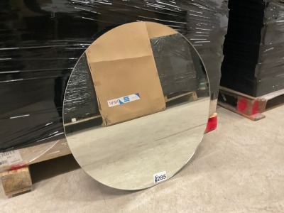 Battery Powered 600mm Round LED Mirror (Requires 8 x AA Batteries)
