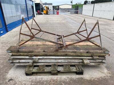 APPROX. 17No. 8ft SCAFFOLDING PLANKS & 2No. LARGE BUILDERS TRESTLES