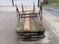 APPROX. 17No. 8ft SCAFFOLDING PLANKS & 2No. LARGE BUILDERS TRESTLES - 8