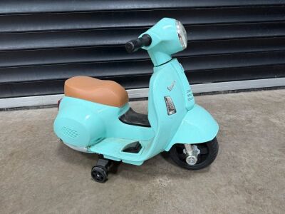 CHILDS VESPA STYLE RIDE ON BATTERY OPERATED SCOOTER