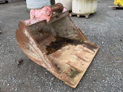 APPROX. 4ft STRICKLAND TOOTHLESS DIGGING BUCKET TO SUIT 13 TON MACHINE