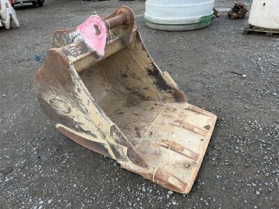 APPROX. 3ft STRICKLAND TOOTHLESS DIGGING BUCKET TO SUIT 13 TON MACHINE