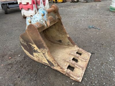 APPROX. 2.6ft RHINOX TOOTHLESS DIGGING BUCKET TO SUIT 13 TON MACHINE