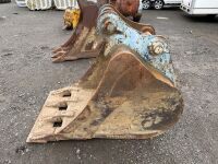 APPROX. 2.6ft RHINOX TOOTHLESS DIGGING BUCKET TO SUIT 13 TON MACHINE - 4