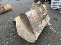 APPROX. 4ft CONCRETE POURING BUCKET TO SUIT 13 TON MACHINE - 5