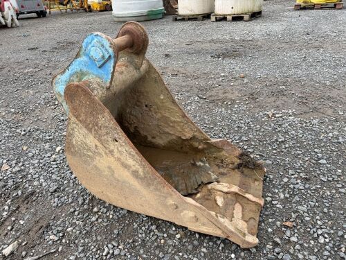 APPROX. 18" TOOTHLESS DIGGING BUCKET TO SUIT 4-6 TON MACHINE