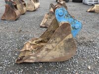 APPROX. 18" TOOTHLESS DIGGING BUCKET TO SUIT 4-6 TON MACHINE - 4